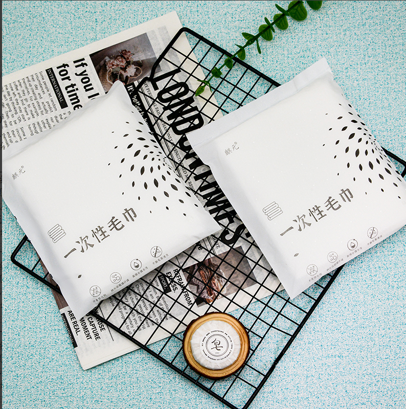 通货-160 针织锁边30*45 星光膜丽枫款 材质：超细纤维（非无纺布材质） 工艺：针织锁边工艺 （非切边/花边） 内包装：12丝软膜包装 外包装：白色编织袋（1400/箱）整箱发货