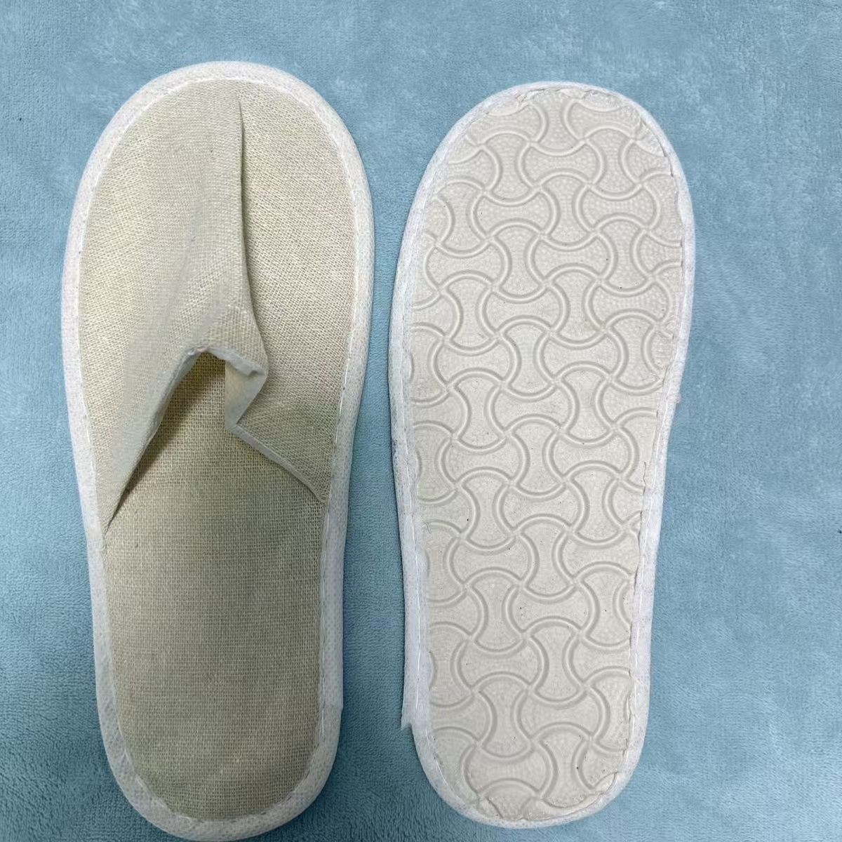 真美布拖鞋鞋底：6mm原麻骨头纹 帮面：真美布复合2mm海绵 盖面：真美布复合2mm海绵鞋垫:   2.5mm平片 包边条：无纺丝条 内村：无纺布 工艺:  真美布镶底