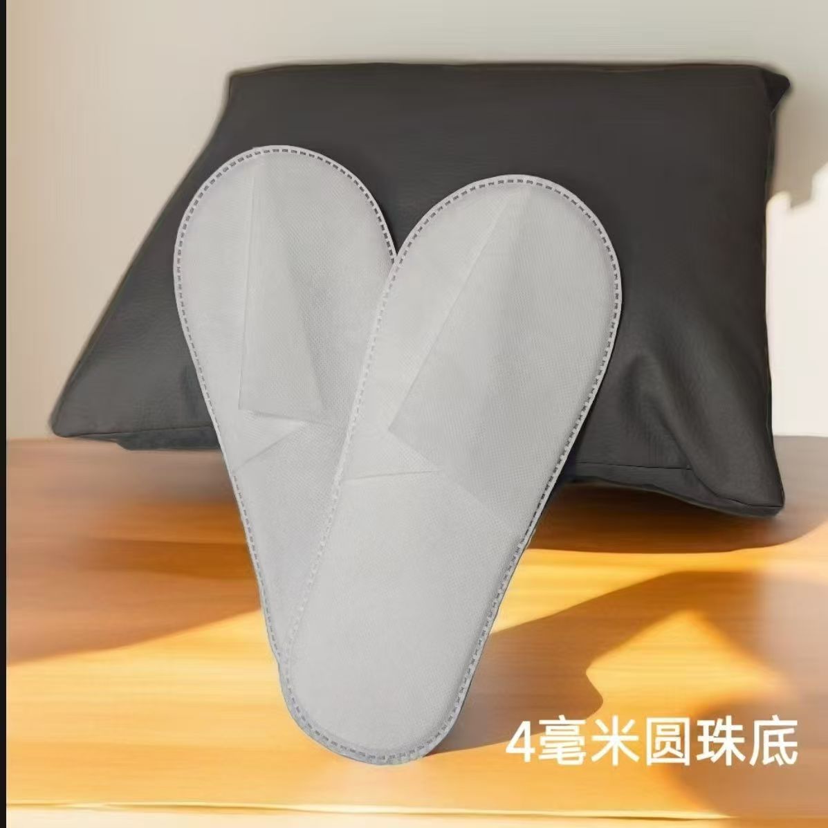 一次性拖鞋 PP白色无纺布（每包500双）鞋底：160克泡泡纹 帮面：30克无纺布  盖面：50克无纺布（500/包）整包发货