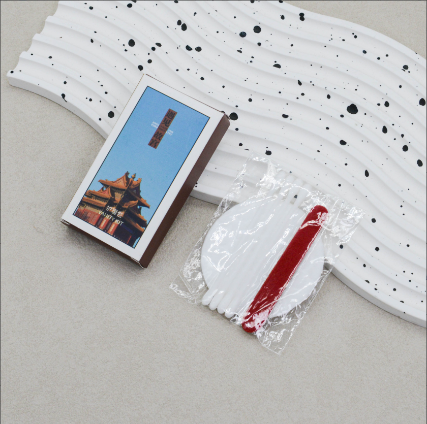 护理包全彩纸盒内物：2棉片，一锉刀、三棉签 包装：全彩纸盒（2000/箱）整箱发货