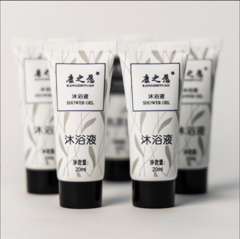 沐浴露20ml康之愿 香气：黑茶 包装：内外盒包装（每内箱125支，四内箱） 液体：透明达标液