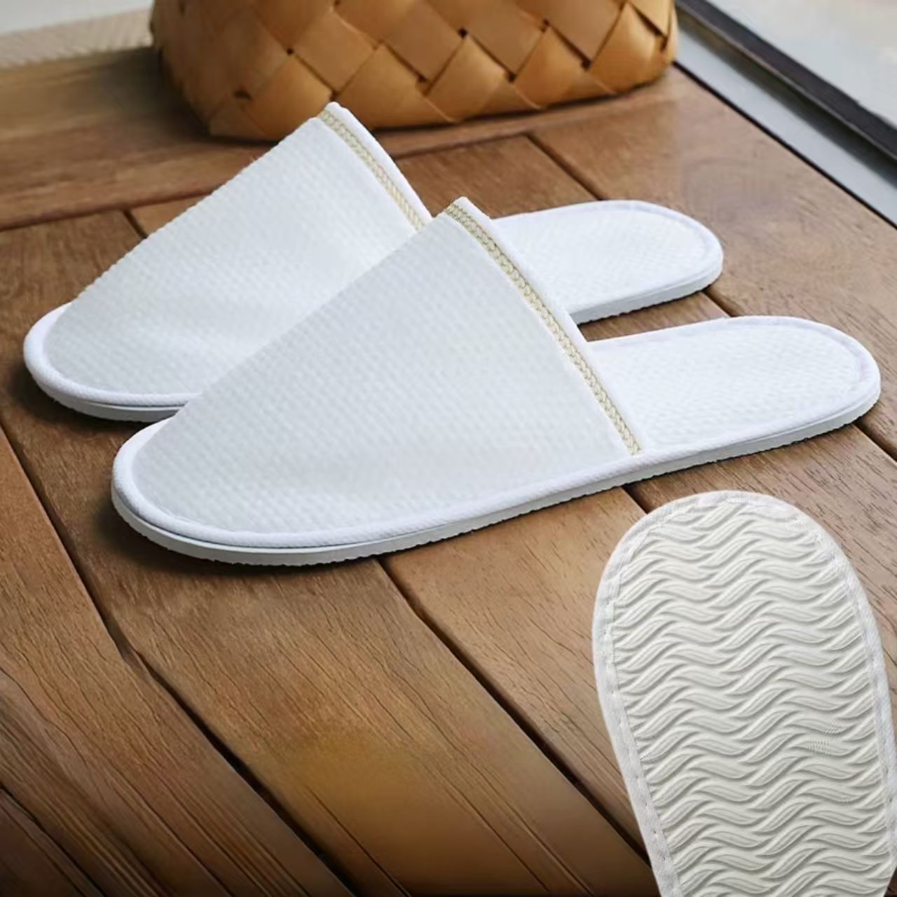 珍珠棉拖鞋鞋底：5mm压麻水波纹 尺寸：28*11     面料：珍珠棉穿金线        包边条：白色无纺布