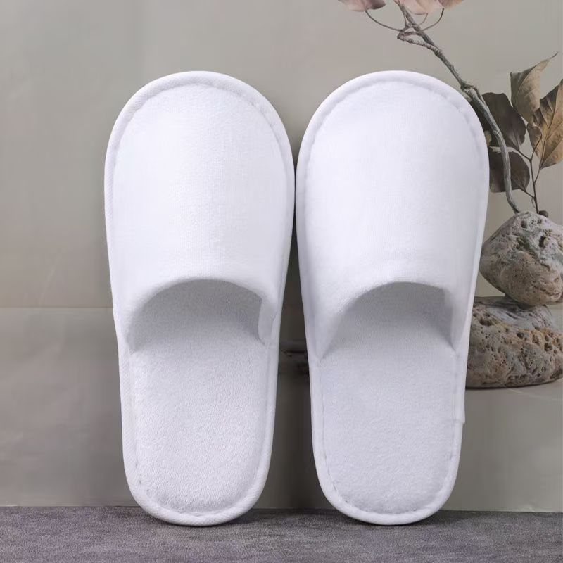 拉毛拖鞋鞋底：5mm 骨头纹 帮面：拉毛复合2mm海绵  盖面：拉毛布复合2mm海绵  包边条：灰色无纺布包边  内衬：无纺布