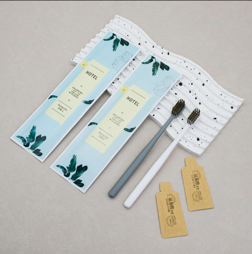 灰白八角喷砂环保涂层纸（送纸袋牙膏）牙刷克重：全新料10克pp聚丙烯 刷毛：0.15mm咖棕火焰毛 牙膏：3g氨基酸牙膏 包装：三边封环保涂层纸 孔数：31孔（1000/箱）整箱发货